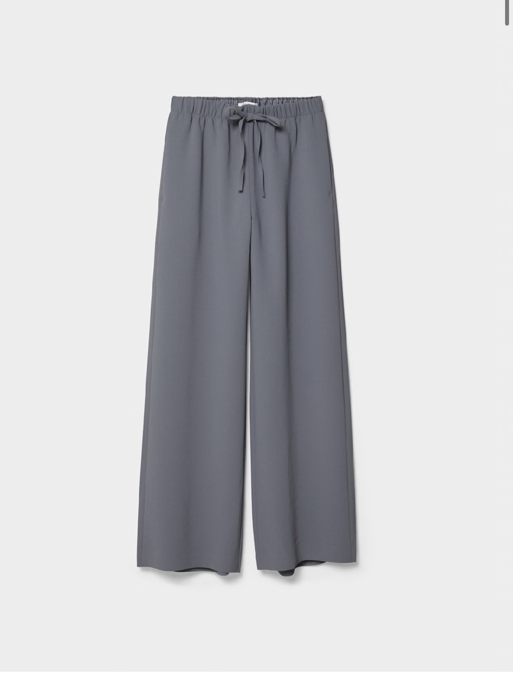 Aritzia Aritzia
The Lodge Pant™ - Crepette™
-XS Vintage Navy. - NWT
